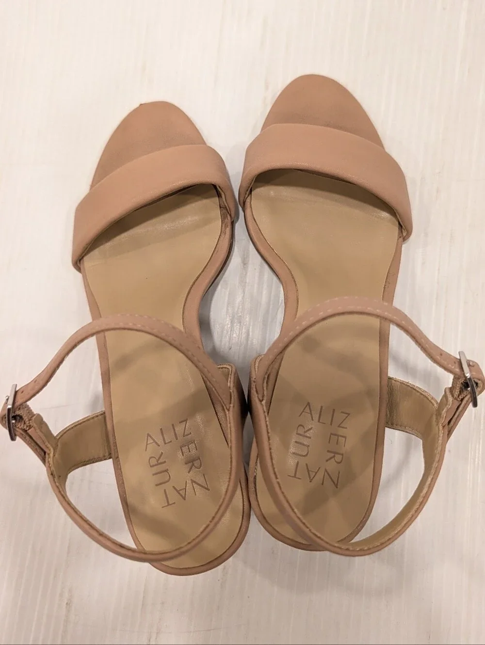 NATURALIZER Bristol Women’s Tan Ankle-Strap Block Heel Sandals Size 8